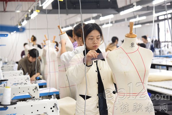 廣西紡織工業(yè)學(xué)校2024年校級(jí)技能比賽服裝制作賽項(xiàng)圓滿落幕