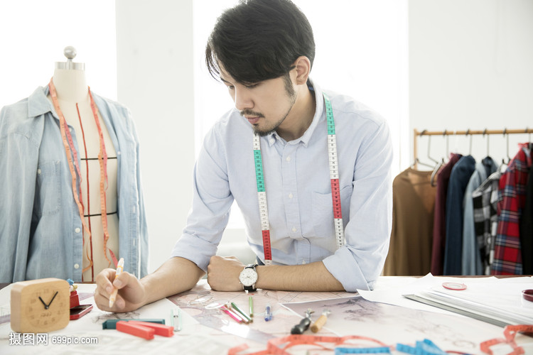 服裝設(shè)計(jì)師與服裝制作的完美結(jié)合